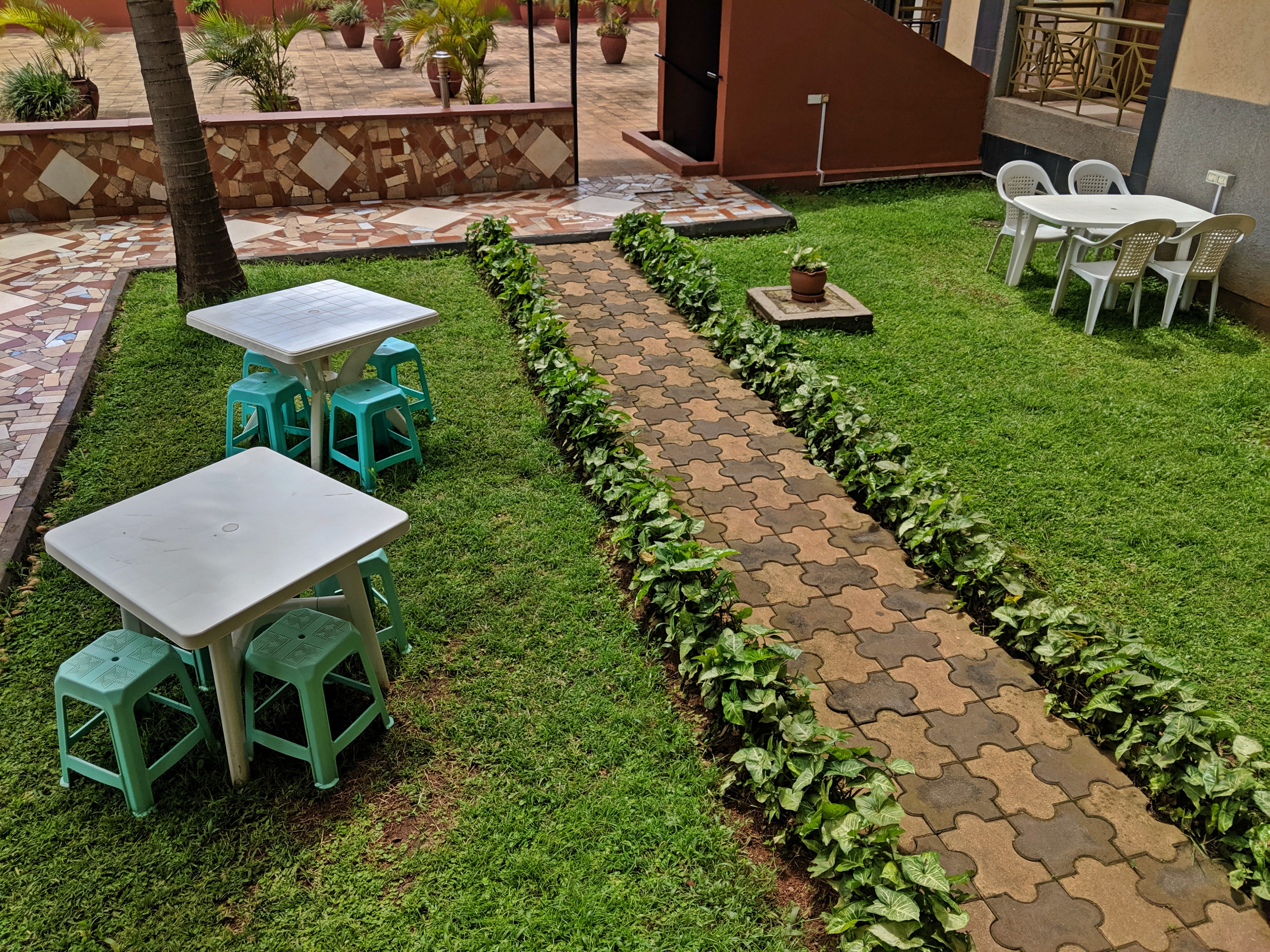 Garden-space-at-kampala-hotel