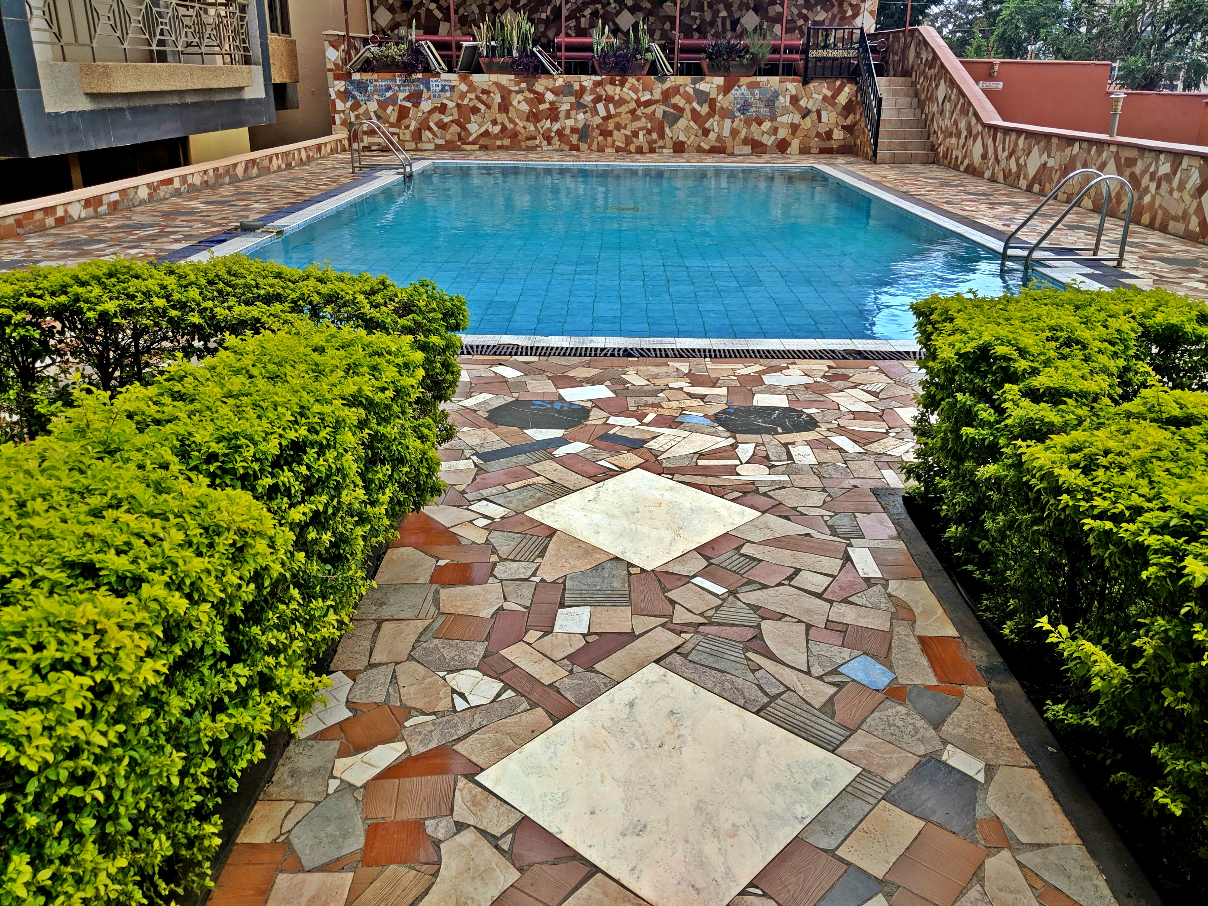 Swimming-pool-area-kampala-city-centre-hotel